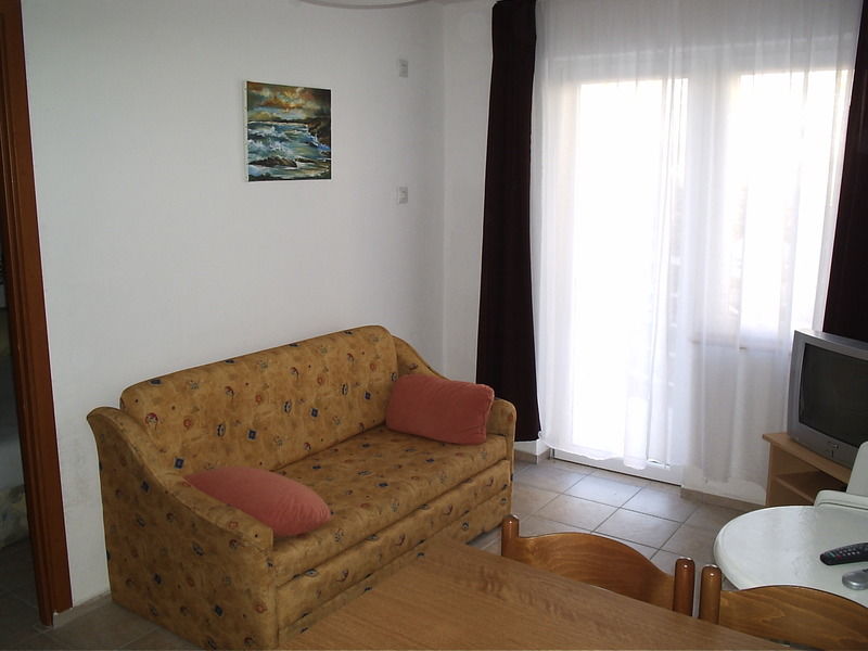 Hotel Papic Okrug Gornji Exterior foto